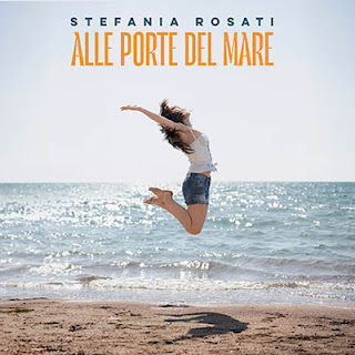 Da oggi è disponibile su tutte le piattaforme digitali “Alle porte del mare”, il nuovo singolo della cantautrice romana Stefania Rosati. https://open.spotify.com/track/5VtpYWYvh0ol36akGhQpbV?si=78116103bc7e4dc0 Brano che segna il ritorno della cantautrice a […]